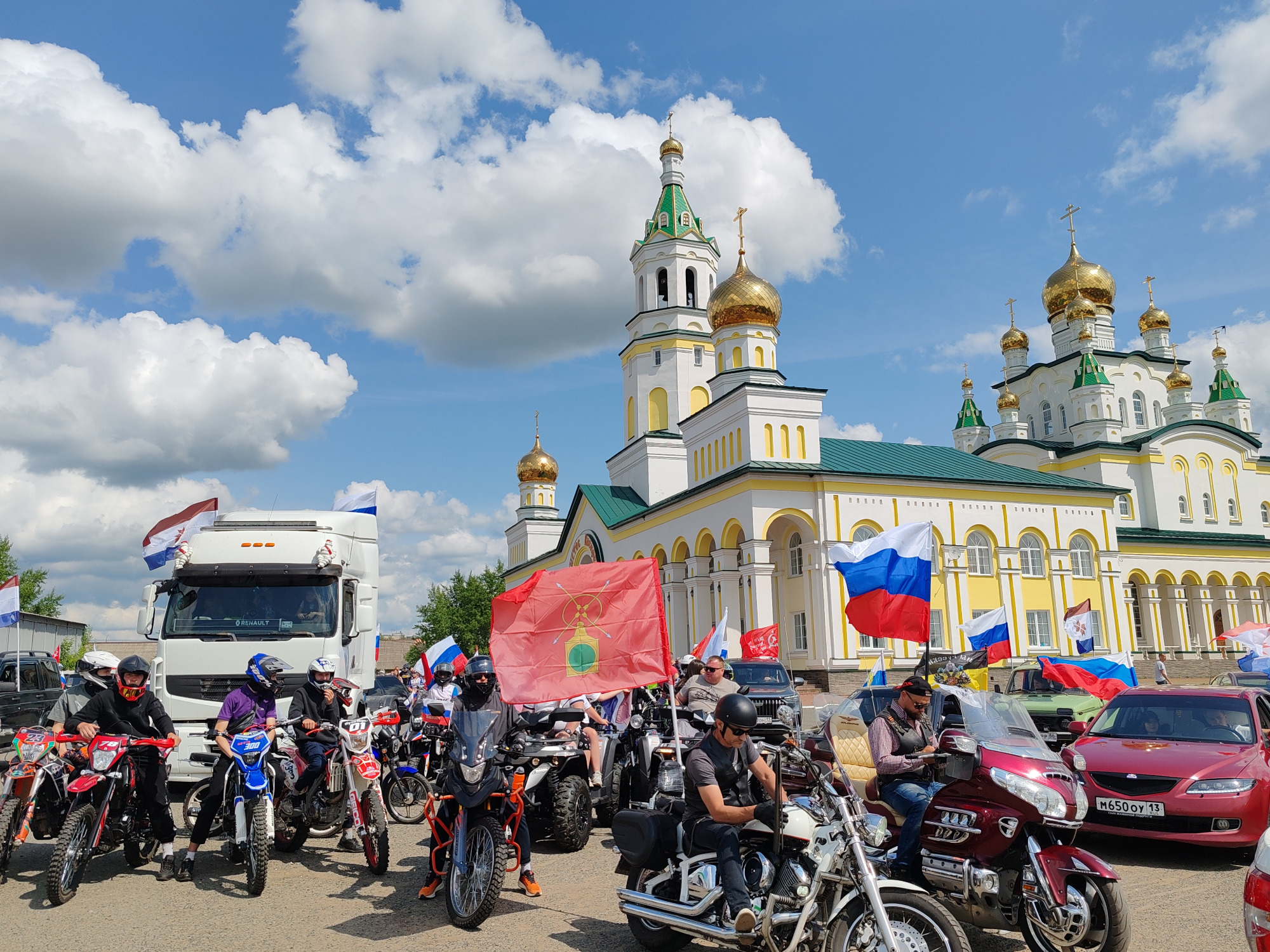 ДАВАЙТЕ ВМЕСТЕ ПОКАЖЕМ, КАК МЫ ЛЮБИМ РОССИЮ И РУЗАЕВКУ!.